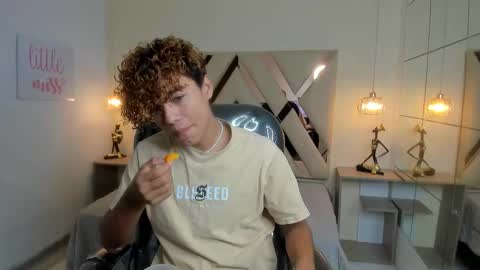 anyelotwink online show from March 9, 2026, 2:21 pm