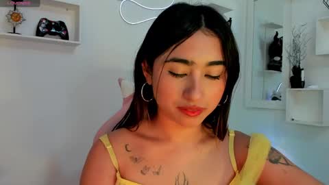 Snapshot of anyeluz_z chatting on January 27, 2025, 9:33 pm anyeluz_z online show from January 27, 2025, 9:33 pm