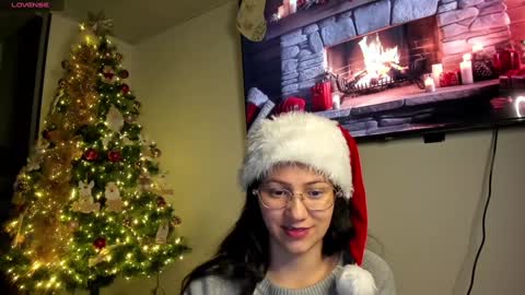 Snapshot of anyi_1 chatting on December 8, 2024, 1:24 am Anyi Orion and Pyxis online show from December 8, 2024, 1:24 am