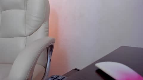 Anyi online show from December 12, 2024, 3:16 pm