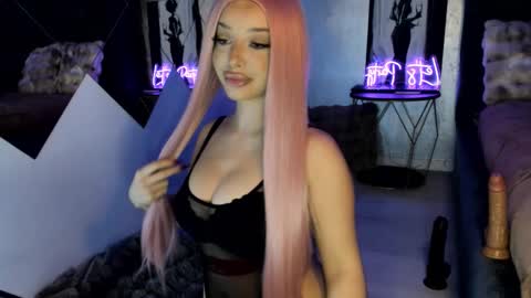 Sophie online show from November 23, 2025, 8:52 pm