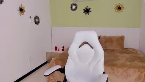 Anyy Honey online show from November 18, 2025, 6:45 pm