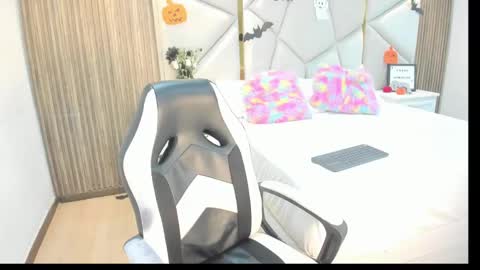 Snapshot of aome_purpuree chatting on November 1, 2025, 9:06 pm Aome online show from November 1, 2025, 9:06 pm