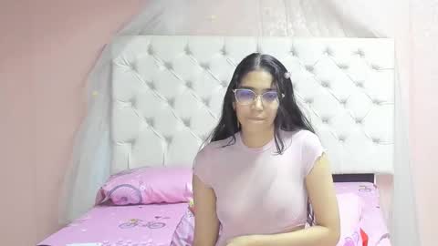 Snapshot of aome_rainbow2 chatting on November 7, 2025, 6:13 am Aome Rainbow online show from November 7, 2025, 6:13 am