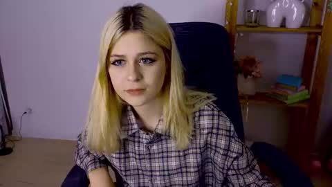 ApheliaStar online show from November 11, 2025, 3:56 pm