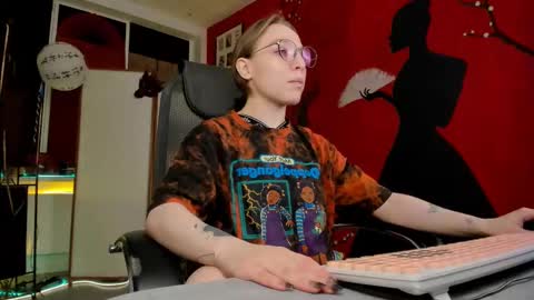 APHEX QUEEN online show from February 18, 2025, 3:21 pm