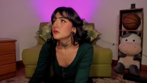 Lola  Apolo online show from October 3, 2025, 1:57 am