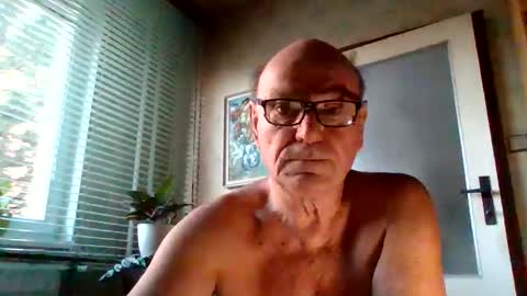 Snapshot of apony58 chatting on November 4, 2025, 6:01 am Adam online show from November 4, 2025, 6:01 am