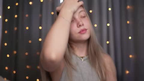  REYNA  my friend   online show from September 28, 2025, 9:14 am