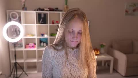  REYNA  my friend   online show from October 20, 2025, 4:18 pm