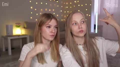 Snapshot of appr0ved_ chatting on March 1, 2026, 2:52 pm REYNA next stream is 11h of Feb online show from March 1, 2026, 2:52 pm