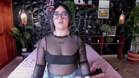 apprilfoxx online show from October 22, 2025, 5:02 pm