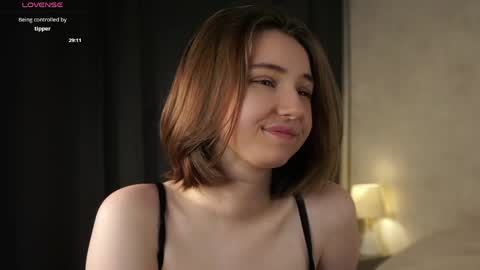 Snapshot of approche_toi_petite chatting on May 8, 2026, 2:00 pm Meghan online show from May 8, 2026, 2:00 pm