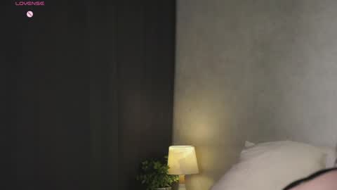 Snapshot of approche_toi_petite chatting on May 18, 2026, 1:50 pm Meghan online show from May 18, 2026, 1:50 pm