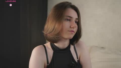 Snapshot of approche_toi_petite chatting on May 19, 2026, 2:01 pm Meghan online show from May 19, 2026, 2:01 pm