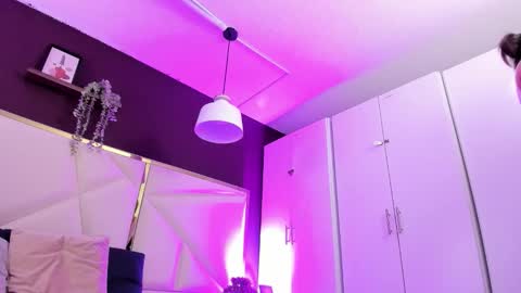 Snapshot of april_bowie chatting on February 5, 2026, 11:59 am April online show from February 5, 2026, 11:59 am