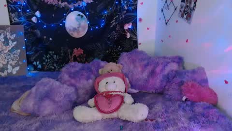 april_l6 online show from January 29, 2025, 12:33 am