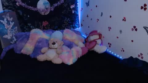 april_l6 online show from October 6, 2025, 11:46 pm