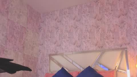 Isabella online show from April 7, 2026, 9:26 pm