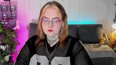 Snapshot of apriladdamss chatting on October 10, 2025, 3:55 pm April online show from October 10, 2025, 3:55 pm