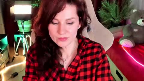 aprill_o_nill online show from April 20, 2026, 5:05 pm