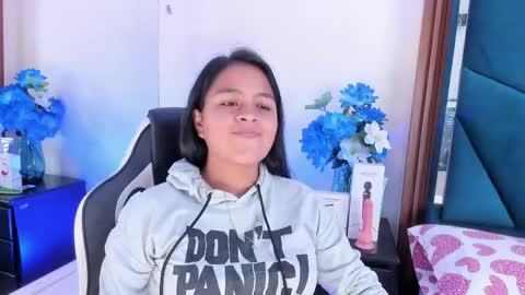 aprilmiiller online show from May 23, 2026, 1:04 pm
