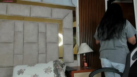 aprilmiiller online show from May 25, 2026, 1:06 pm