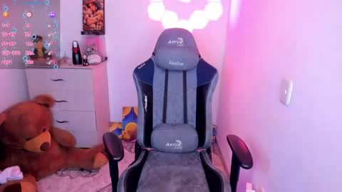 aqua emilly online show from March 20, 2026, 10:14 pm