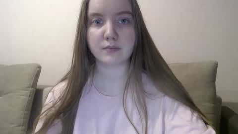 Josefin online show from November 2, 2025, 9:22 am