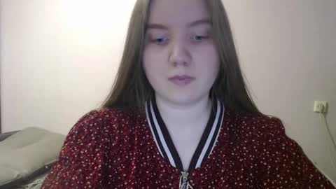 Josefin online show from November 3, 2025, 8:48 am