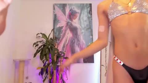 aquariaafairy_ online show from November 16, 2025, 2:50 am