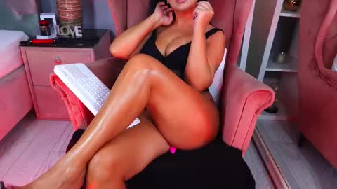 AQueenMonica online show from October 13, 2025, 5:02 pm