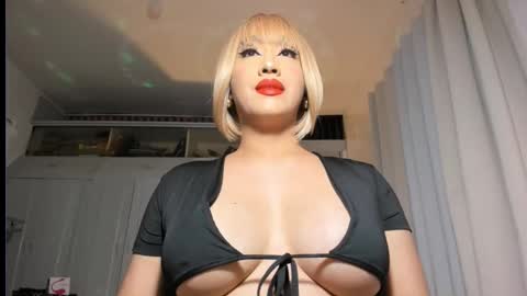 Snapshot of aqueenofcumxx chatting on September 14, 2025, 8:19 pm Alicia online show from September 14, 2025, 8:19 pm