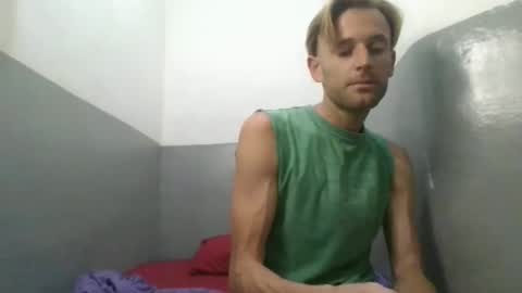 Snapshot of aquilesmade chatting on November 9, 2025, 2:59 pm Aquilesmade online show from November 9, 2025, 2:59 pm