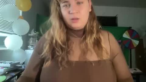 BustyPrincessLeila online show from February 19, 2026, 5:42 pm