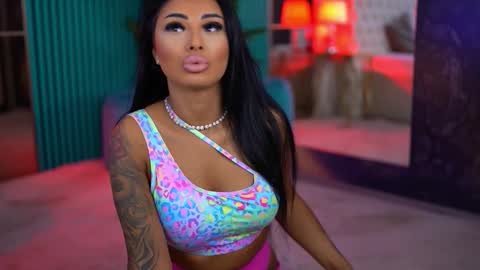 arabellaposh online show from November 3, 2025, 6:14 am