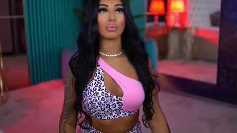 arabellaposh online show from November 5, 2025, 6:24 am