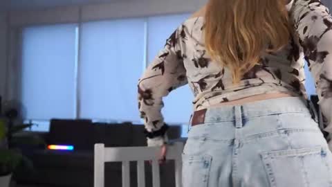 Snapshot of aracelieovaldi chatting on December 3, 2025, 5:15 am Valentina online show from December 3, 2025, 5:15 am