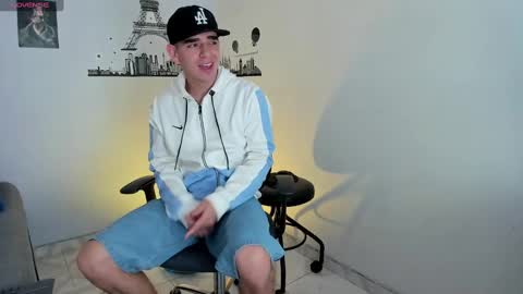 Snapshot of ares_johnsonn chatting on December 27, 2024, 6:42 pm Ares online show from December 27, 2024, 6:42 pm