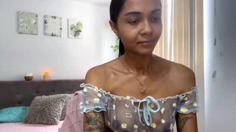Snapshot of ari____ chatting on June 9, 2026, 5:35 pm Aria online show from June 9, 2026, 5:35 pm