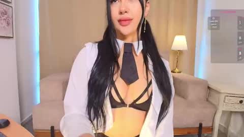 Snapshot of ari_es chatting on October 7, 2025, 12:46 pm Ari online show from October 7, 2025, 12:46 pm