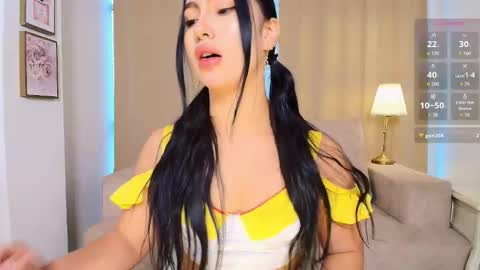 Snapshot of ari_es chatting on October 8, 2025, 1:20 pm Ari online show from October 8, 2025, 1:20 pm