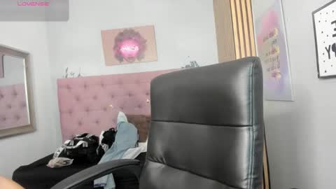aria__monroe online show from March 14, 2026, 10:42 am