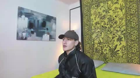 aria y orien  online show from September 30, 2025, 11:04 am