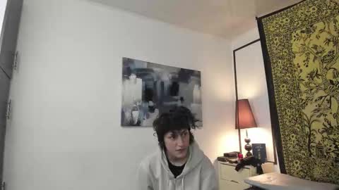 aria y orien  online show from October 27, 2025, 11:14 am