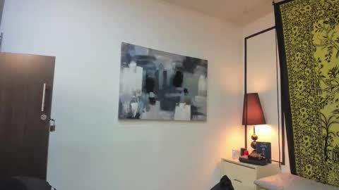 aria y orien  online show from November 30, 2025, 10:52 am