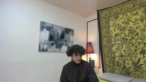 aria y orien  online show from December 4, 2025, 10:57 am