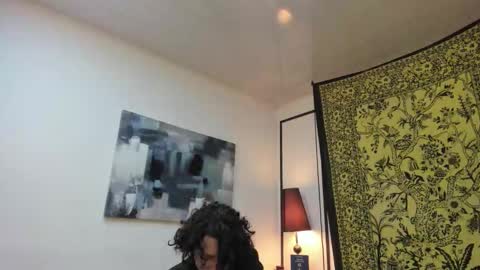 aria y orien  online show from December 19, 2025, 11:06 am