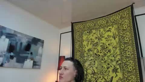 aria y orien  online show from January 13, 2026, 11:04 am