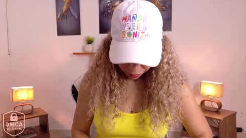 Snapshot of aria_bliss_01 chatting on November 6, 2025, 1:23 pm aria_bliss_01 online show from November 6, 2025, 1:23 pm